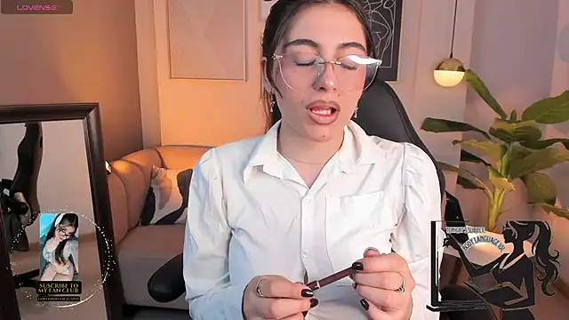 Ellie Jhonson   online show from 10.27.25