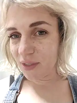 Snapshot of Linda_Gregory chatting on 10.20.25 Linda Gregory online show from 10.20.25