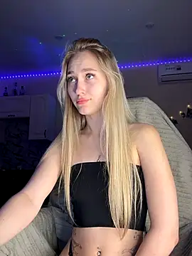 Snapshot of Good__Girl_ chatting on 09.12.25 Good Girl online show from 09.12.25