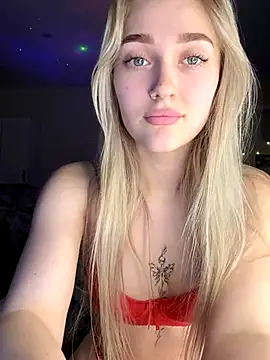 Snapshot of Good__Girl_ chatting on 09.24.25 Good Girl online show from 09.24.25