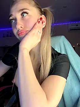 Snapshot of Good__Girl_ chatting on 09.28.25 Good Girl online show from 09.28.25