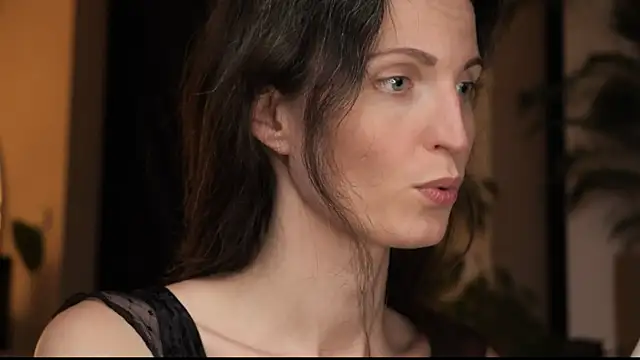 yulladao online show from 10.04.25