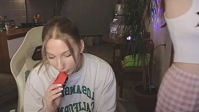 MiaKeler online show from 03.06.25