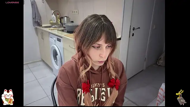 Snapshot of ShiroiFubuki chatting on 10.12.25 ShiroiFubuki online show from 10.12.25