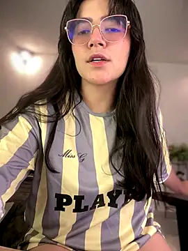 Snapshot of Lia_flowers chatting on 10.17.25 Lia flowers online show from 10.17.25