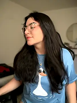 Snapshot of Lia_flowers chatting on 10.26.25 Lia flowers online show from 10.26.25