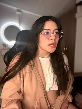 Snapshot of Lia_flowers chatting on 10.28.25 Lia flowers online show from 10.28.25