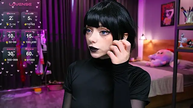 HolliWould  online show from 01.17.26