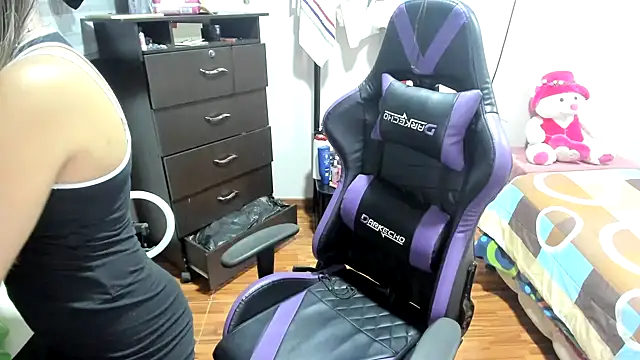 Snapshot of LuisaReyes_2911 chatting on 12.16.24 LuisaReyes 2911 online show from 12.16.24