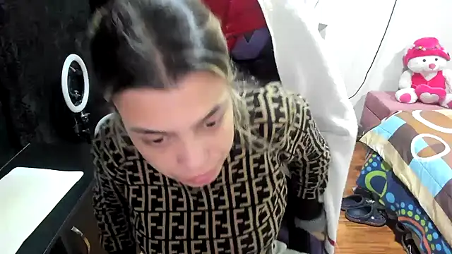 Snapshot of LuisaReyes_2911 chatting on 12.22.24 LuisaReyes 2911 online show from 12.22.24