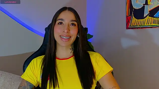 Snapshot of KAYLA_BATISTA chatting on 06.25.26 KAYLA BATISTA online show from 06.25.26