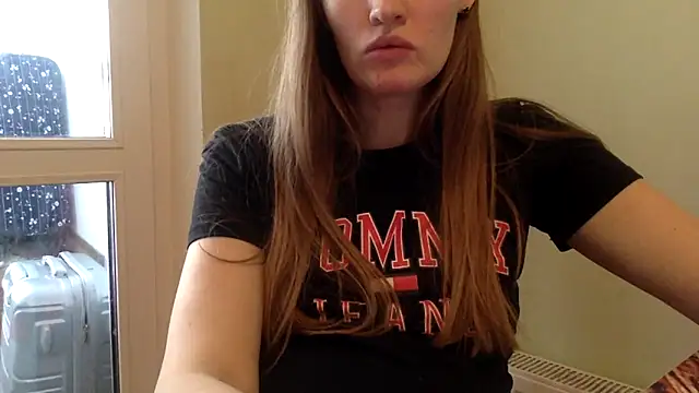 Snapshot of vanessa4you chatting on 02.04.25 vanessa4you online show from 02.04.25