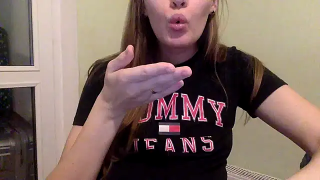 Snapshot of vanessa4you chatting on 02.05.25 vanessa4you online show from 02.05.25