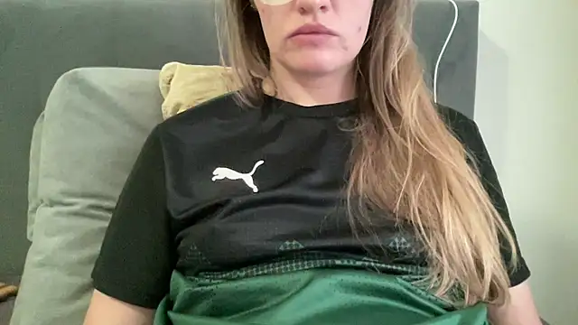 Snapshot of vanessa4you chatting on 10.03.25 vanessa4you online show from 10.03.25