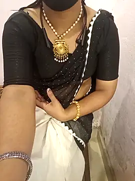 Snapshot of Mallu-Gayathri_Arun chatting on 10.21.25 Mallu-Gayathri Arun online show from 10.21.25