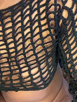 Snapshot of sweetestval chatting on 10.22.25 sweetestval online show from 10.22.25