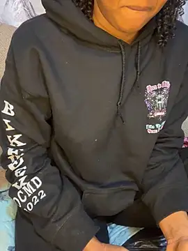 Snapshot of sweetestval chatting on 10.25.25 sweetestval online show from 10.25.25