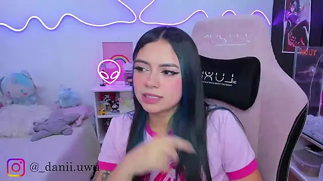 CuteDani  online show from 11.10.25