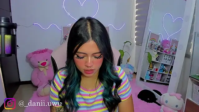 Snapshot of CuteDani_ chatting on 04.27.26 CuteDani online show from 04.27.26