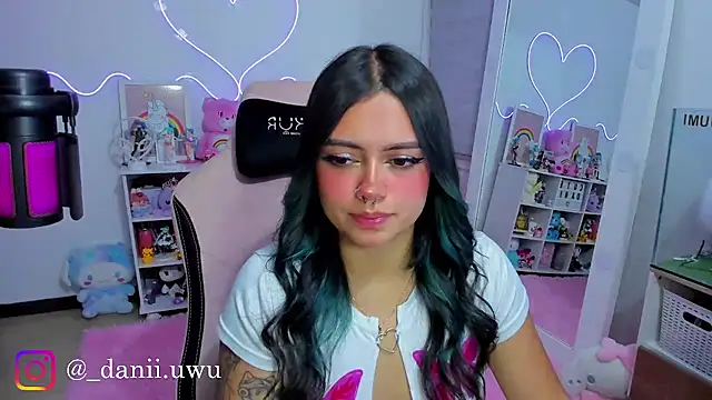 Snapshot of CuteDani_ chatting on 05.01.26 CuteDani online show from 05.01.26