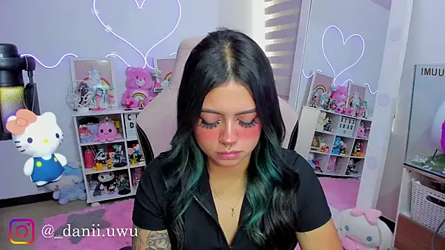 Snapshot of CuteDani_ chatting on 05.20.26 CuteDani online show from 05.20.26