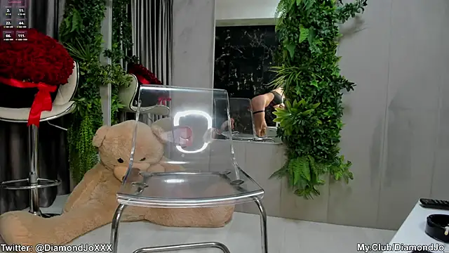 Snapshot of DiamondJo_ chatting on 02.22.25 DiamondJo online show from 02.22.25