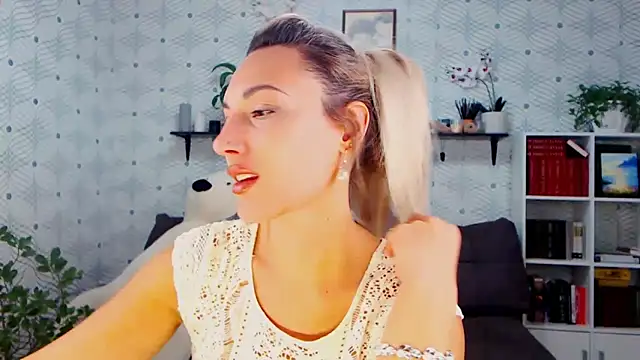 Snapshot of MillaXQueen chatting on 10.15.25 MillaXQueen online show from 10.15.25