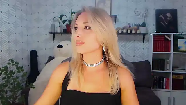 Snapshot of MillaXQueen chatting on 06.23.26 MillaXQueen online show from 06.23.26