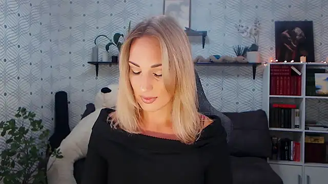 Snapshot of MillaXQueen chatting on 07.12.26 MillaXQueen online show from 07.12.26