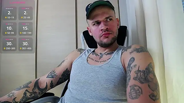 Snapshot of FindomJason chatting on 12.21.24 FindomJason online show from 12.21.24