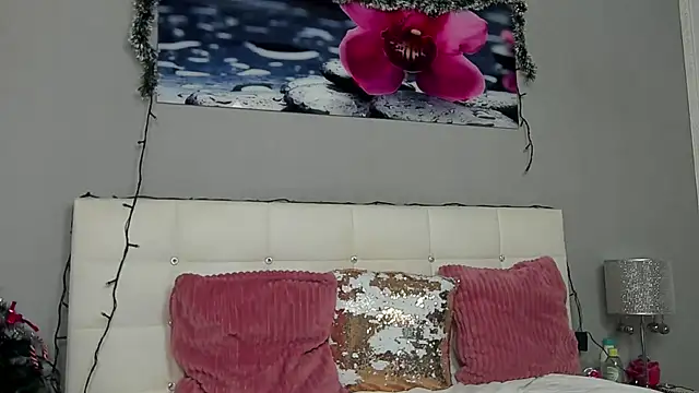 JuliaHunts online show from 12.31.24