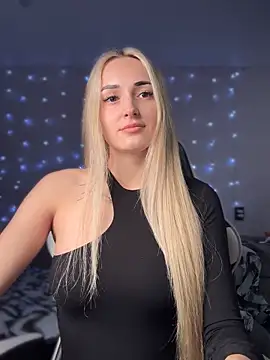 Snapshot of minalawarden chatting on 10.08.25 minalawarden online show from 10.08.25