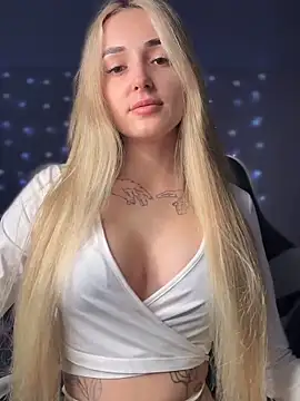 Snapshot of minalawarden chatting on 10.23.25 minalawarden online show from 10.23.25