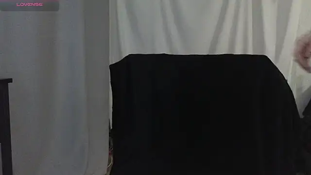 Mia G0ld online show from 01.11.26