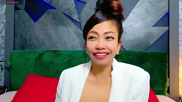 ElyaQuinn online show from 12.30.24