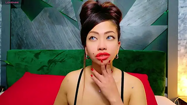 ElyaQuinn online show from 01.11.25