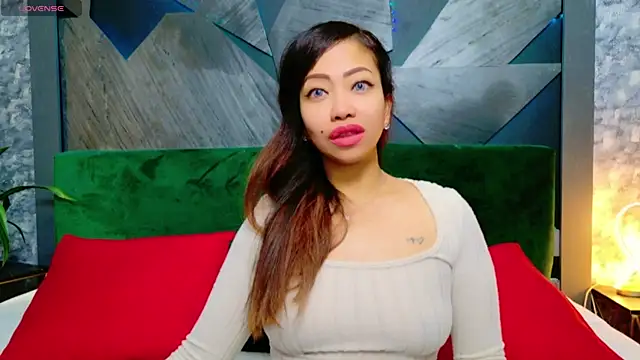 ElyaQuinn online show from 01.14.25