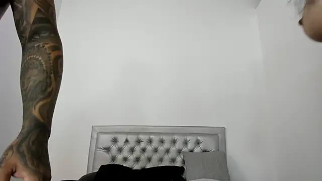 SEXXYLATINCOUPLE1 online show from 02.14.25