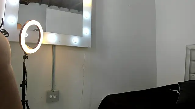 SEXXYLATINCOUPLE1 online show from 10.29.25