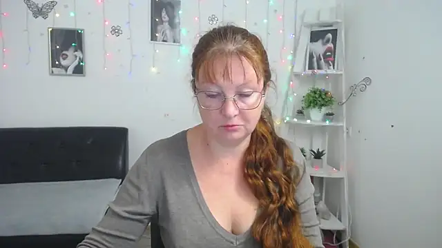 VanessaHotts online show from 09.22.25