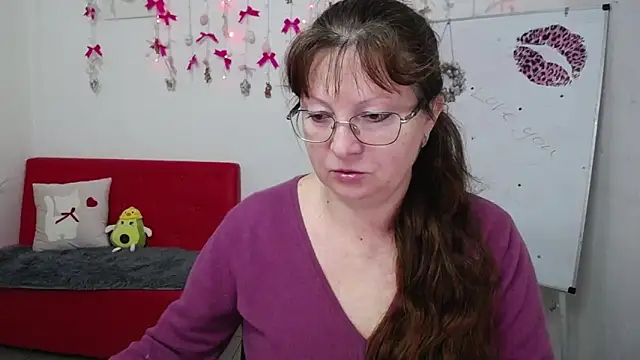 VanessaHotts online show from 04.15.26