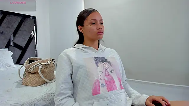 Snapshot of AnnieAndStefan chatting on 12.06.24 AnnieAndStefan online show from 12.06.24