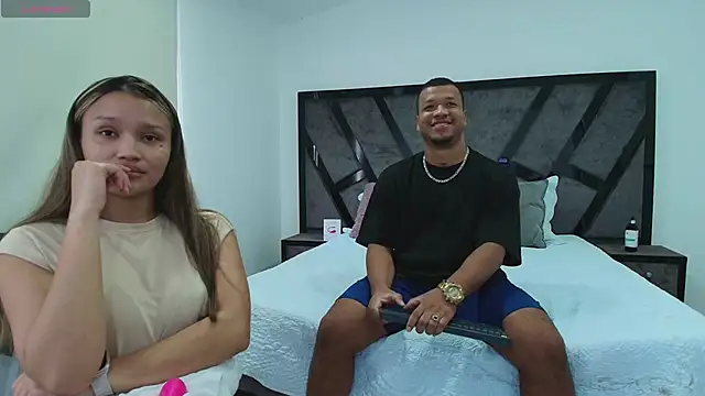 Snapshot of AnnieAndStefan chatting on 03.13.25 AnnieAndStefan online show from 03.13.25