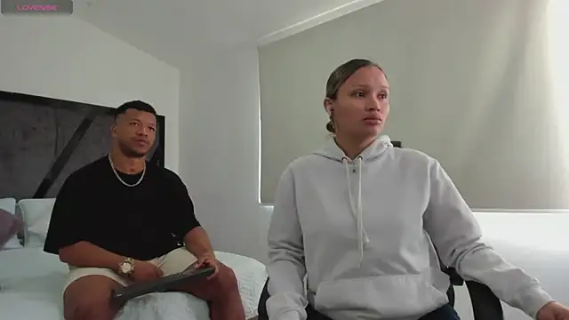 Snapshot of AnnieAndStefan chatting on 09.13.25 AnnieAndStefan online show from 09.13.25