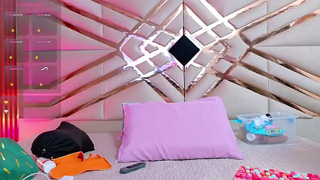 Snapshot of naughty_ebonyy chatting on 10.10.25 naughty ebonyy online show from 10.10.25