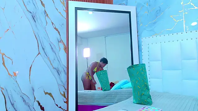 Snapshot of naughty_ebonyy chatting on 10.12.25 naughty ebonyy online show from 10.12.25