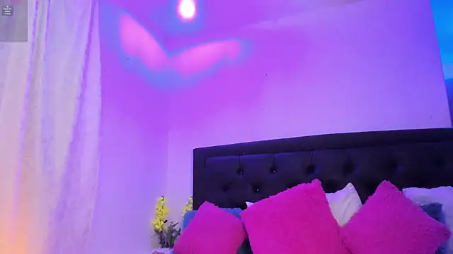 Snapshot of lonely_shewolf chatting on 03.08.25 lonely shewolf online show from 03.08.25