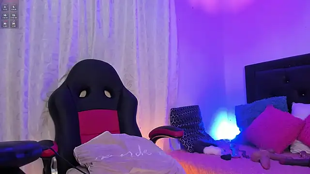 Snapshot of lonely_shewolf chatting on 03.10.25 lonely shewolf online show from 03.10.25