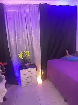 Snapshot of lonely_shewolf chatting on 10.02.25 lonely shewolf online show from 10.02.25