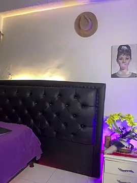 lonely shewolf online show from 12.17.25